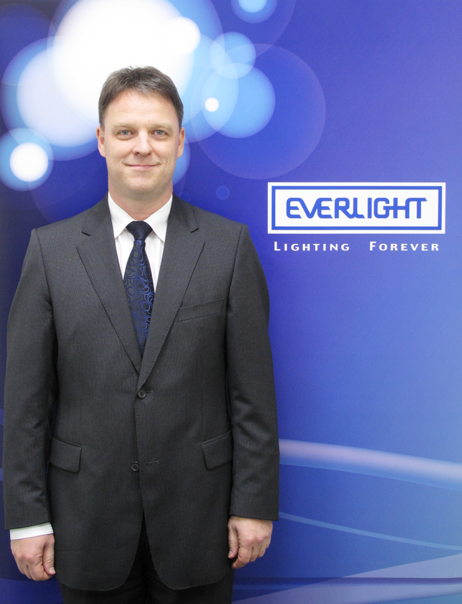亿光电子销售和市场事务部总经理Bernd Kammerer