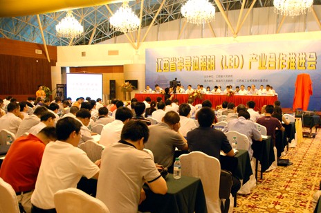 ϲLEDa(chn)I(y)Ҏ(gu)2015ꌍF(xin)a(chn)ֵ300|