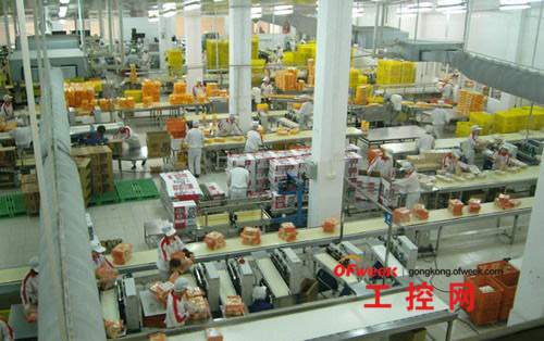 徐福记在东莞拥有47个大型现代化车间,220条一流自动化生产线,每日