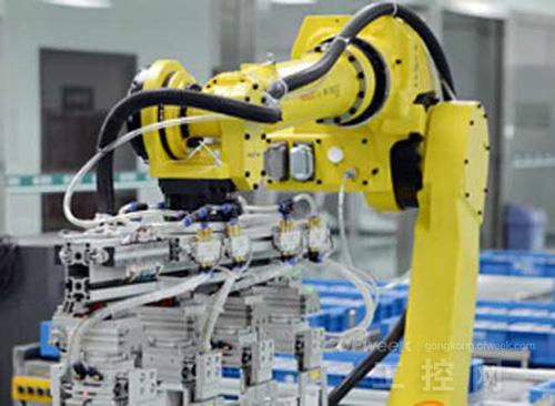 东莞制造业蝶变: "换机器人"到"造机器人"