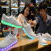 韩国LED运动鞋闪亮登场