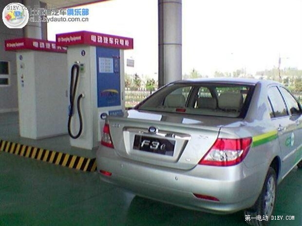 王传福与比亚迪的风雨二十年：从电池到新能源汽车