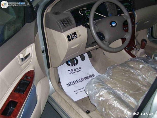 王传福与比亚迪的风雨二十年：从电池到新能源汽车