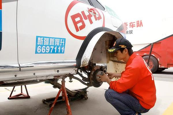走近参加“魔鬼赛事”环塔拉力赛的比亚迪唐