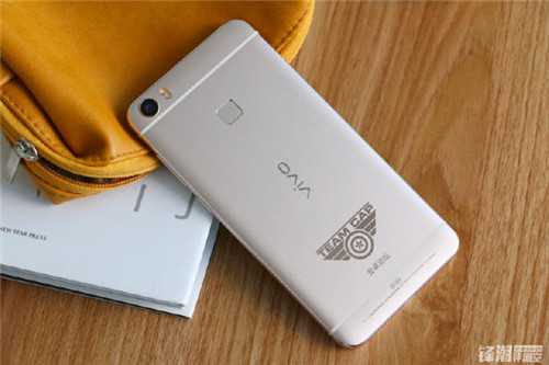 国产王者之争!vivo xplay5旗舰版 vs 华为p9对比评测