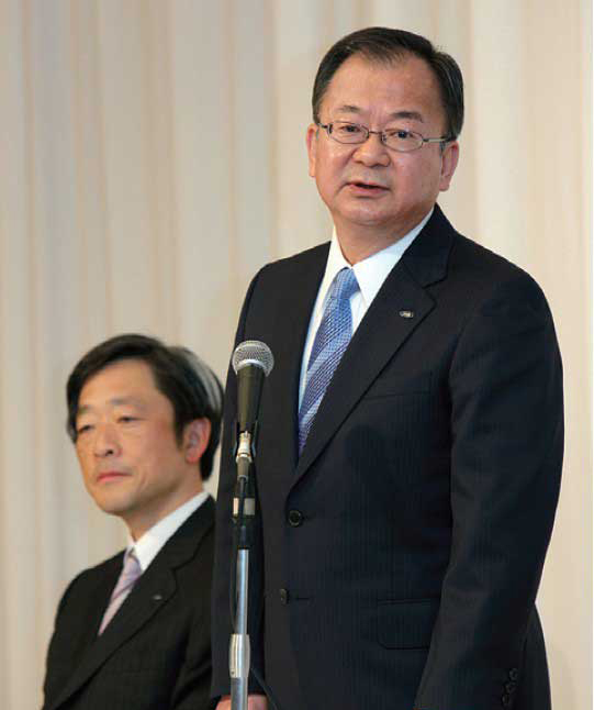 董学林董事长照片_鸿星尔克董事长(2)