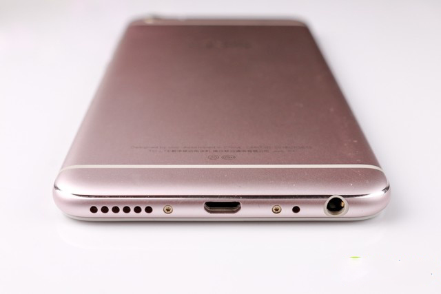 密封性优元件保护到位 vivo X7拆解图赏
