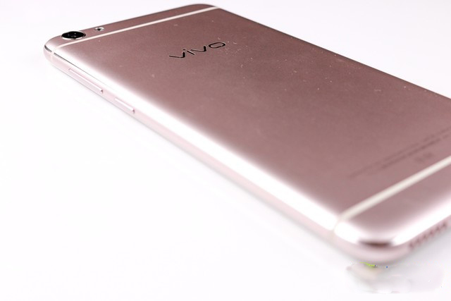 密封性优元件保护到位 vivo X7拆解图赏