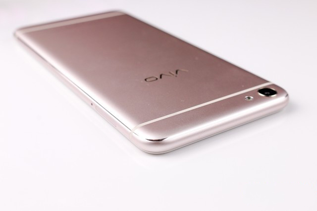 密封性优元件保护到位 vivo X7拆解图赏