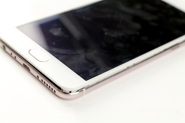 密封性优元件保护到位 vivo X7拆解图赏