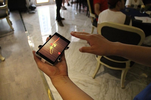 takee1全息手机PK苹果iPhone6:显示技术中国
