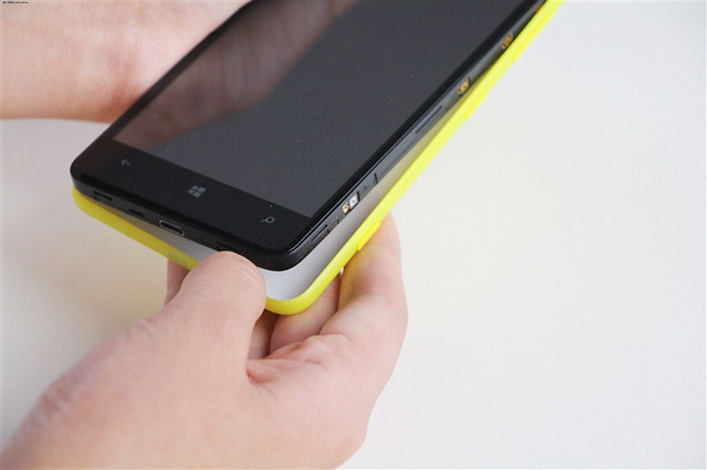 诺基亚WP8最大屏手机 4.7寸Lumia 625评测【