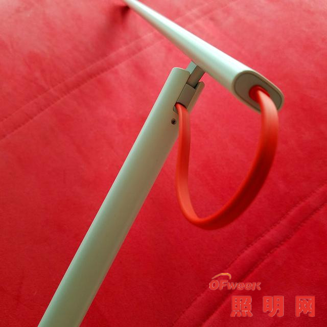米家LED智能台灯开箱体验：灯光效果对比宜家台灯如何？