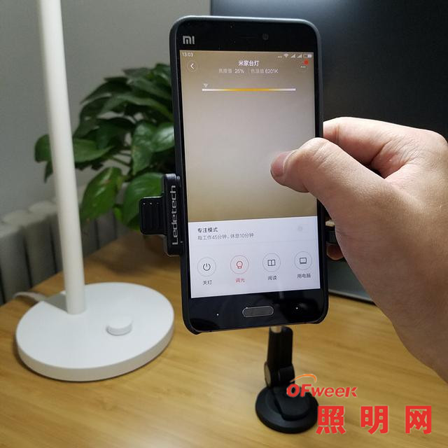 米家LED智能台灯开箱体验：灯光效果对比宜家台灯如何？