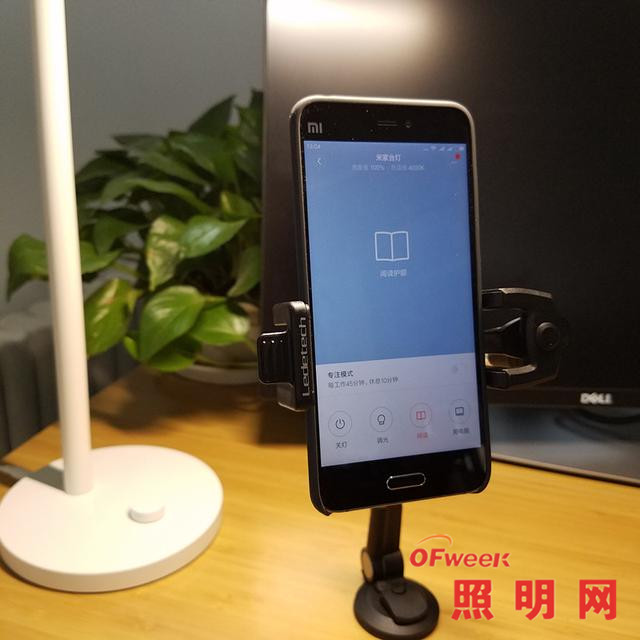 米家LED智能台灯开箱体验：灯光效果对比宜家台灯如何？