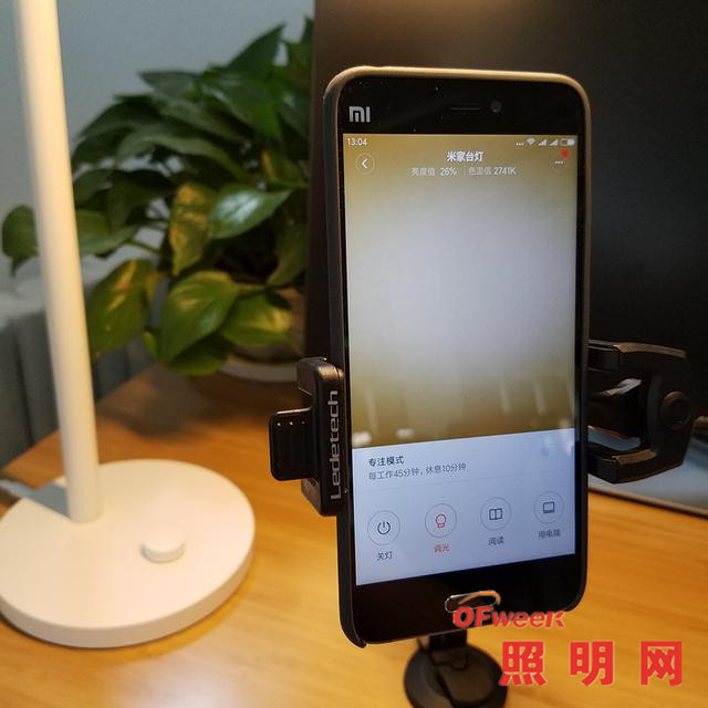 米家LED智能台灯开箱体验：灯光效果对比宜家台灯如何？
