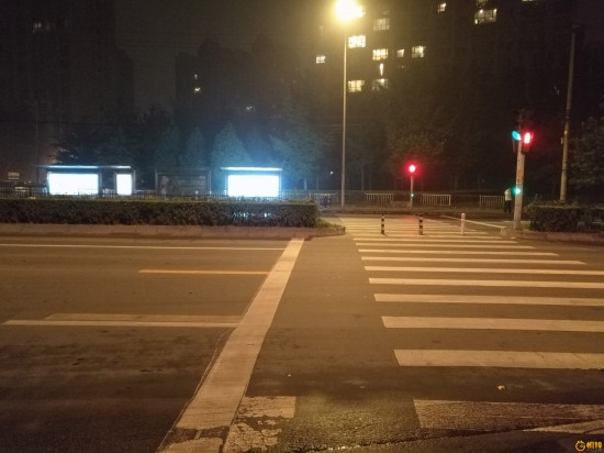 深夜的人行道