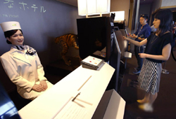 日本机器人今日酒店开业：机器人服务员大集合（组图）