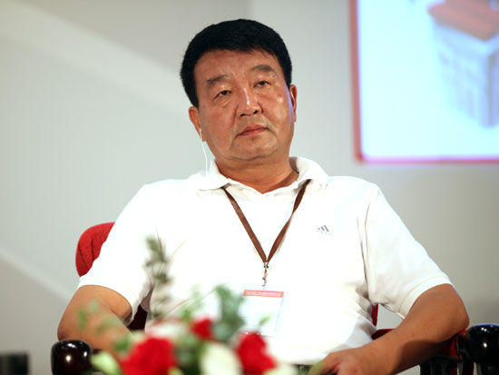 英利集团董事长_英迪娅·埃斯利