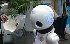 服务型机器人 有“触觉”有“情绪”